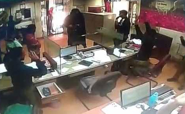 Burqa-Clad Hizbul Terrorists Rob Bank In Jammu And Kashmir, Escape With 5 Lakhs