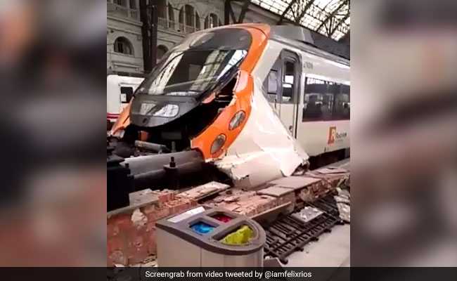 Commuter Train Crash In Barcelona Station Injures 39