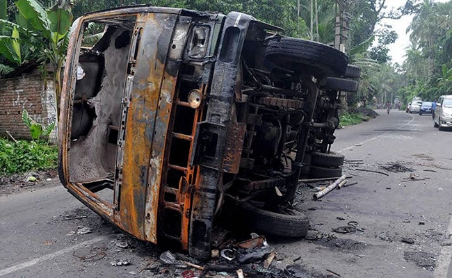 Bengal's Basirhat Tense, Trinamool-BJP Supporters Clash On Street