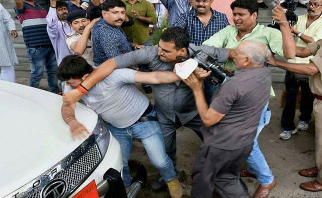 '10 Mikes Were About To Hit My Nose': Tejashwi Yadav Defends Attack On Journalist