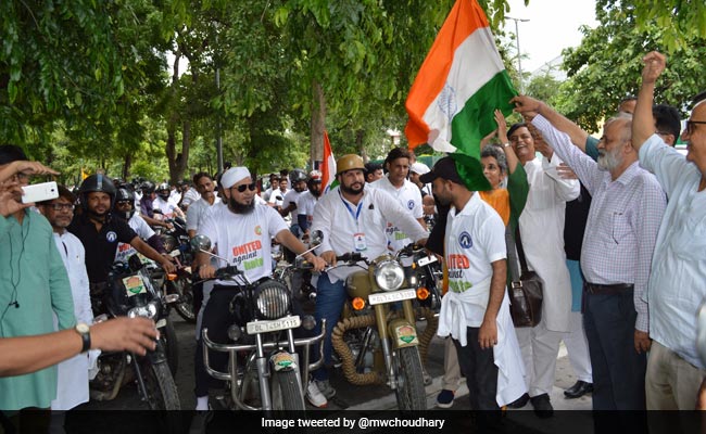 गैर-कानूनी चुनावी रथ, रोड शो और बाइक रैलियां- सारे चौकीदार चुप क्यों