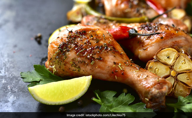 यूपी के महाराजगंज में सरकारी स्कूल में पका मांस, प्रधानाध्यापक समेत दो निलंबित