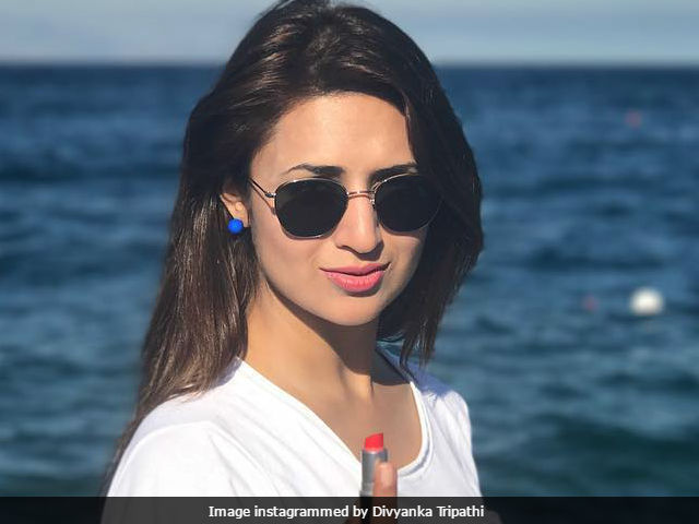 Divyanka Tripathi Starts Anniversary Celebration By Supporting <i>Lipstick Under My Burkha</i>