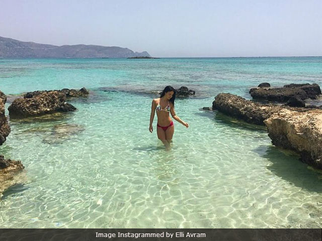 Trending: Elli Avram Frolics <i>Saagar Kinare</i> In Greece