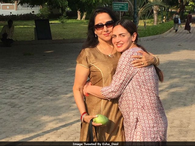 For Pregnant Esha Deol, Mother Hema Malini Is Her 'Style Icon'
