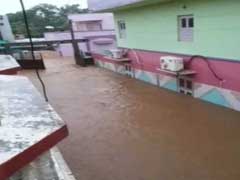 गुजरात में बाढ़ से बुरा हाल, घरों की छतों तक पहुंचा पानी, 25 हजार बचाए गए, 70 की मौत