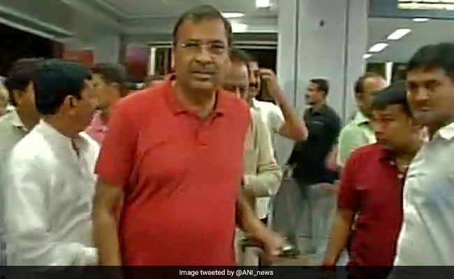 RS चुनाव: गुजरात में 6 विधायकों के इस्‍तीफे से कांग्रेस की खिसकी जमीन, 44 MLA को ले गई बेंगलुरू