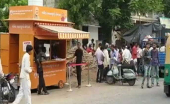 Gujarat Construction Workers To Get Meal At Rs 10. Conditions Apply