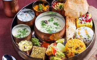 Where to Find The Best Gujarati Thalis in Mumbai