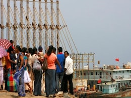 श्रीलंका ने हंबनटोटा बंदरगाह 99 साल के लिए चीन को सौंपा श्रीलंका ने हंबनटोटा बंदरगाह 99 साल के लिए चीन को सौंपा