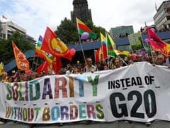 Scuffles, Water Cannon At Final Anti-G20 March In Hamburg