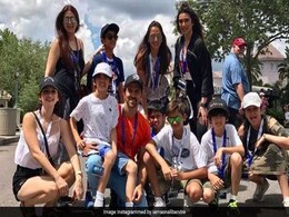 एक्स-वाइफ के साथ छुट्टियां बिता रहे हैं ऋतिक रोशन, फोटो शेयर करने से किया परहेज एक्स-वाइफ के साथ छुट्टियां बिता रहे हैं ऋतिक रोशन, फोटो शेयर करने से किया परहेज