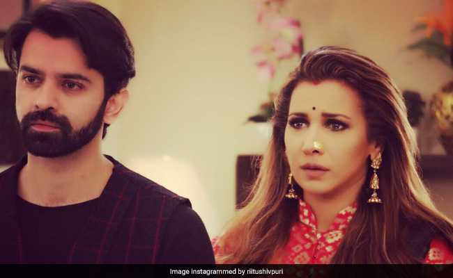 बात तो छोड़िए जनाब, एक-दूसरे को देखना भी पसंद नहीं करते टीवी के ये स्टार्स! बात तो छोड़िए जनाब, एक-दूसरे को देखना भी पसंद नहीं करते टीवी के ये स्टार्स!