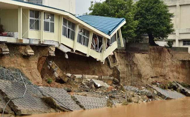 Huge Floods Sweep Southern Japan, At Least 2 Dead And 18 Missing