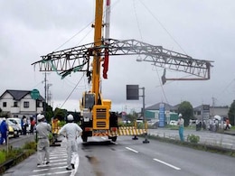 Japan Typhoon Grounds Flights, Injures 3 Japan Typhoon Grounds Flights, Injures 3
