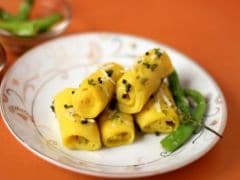 Gujarat’s Famous Snack Khandvi is All About Getting the Technique Right