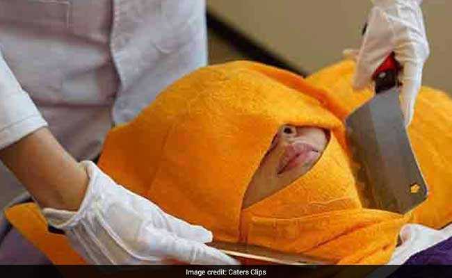 यहां गंडासे से किया जाता है मसाज, पूरी प्रक्रिया देखकर रह जाएंगे हैरान