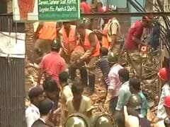 Old Building Collapses In Kolkata, People Feared Trapped