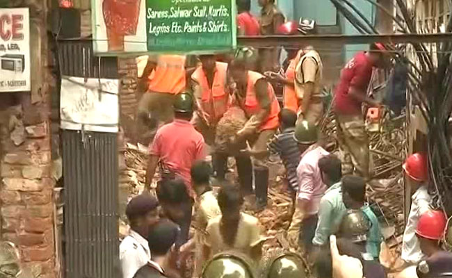 Old Building Collapses In Kolkata, People Feared Trapped