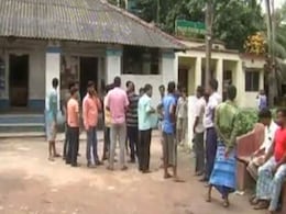 पश्चिम बंगाल : साम्प्रदायिक झड़प के बाद बदुरिया में स्थिति तनावपूर्ण पश्चिम बंगाल : साम्प्रदायिक झड़प के बाद बदुरिया में स्थिति तनावपूर्ण