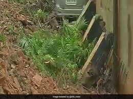 नेपाल में बाढ़ और भूस्खलन से 30 लोगों की मौत, बिराटनगर हवाईअड्डे में घुसा पानी नेपाल में बाढ़ और भूस्खलन से 30 लोगों की मौत, बिराटनगर हवाईअड्डे में घुसा पानी