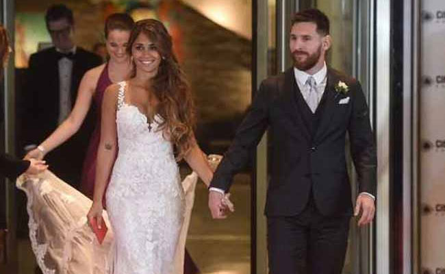 बचपन की दोस्त से शादी के बंधन में बंधे फुटबॉल सुपरस्टार लियोनेल मेसी