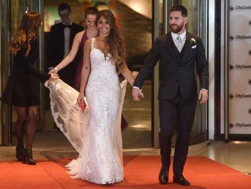 Image result for Lionel messi weds childhood sweetheart