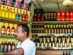 दिल्ली में गुरूवार से शराब के निजी ठेके बंद होंगे, खुलेंगी 300 सरकारी दुकानें