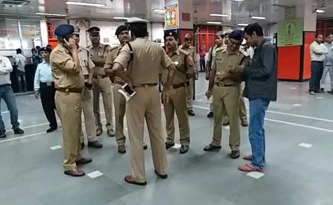 पत्नी से झगड़ रहे बड़े भाई पर छोटे भाई ने तेजाब उड़ेल दिया, मौके पर ही मौत