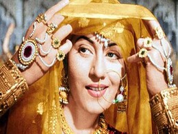 Madhubala Death Anniversary: खूबसूरत चेहरे के पीछे छिपा था दर्द, पढ़ें लाइफ की अनकही कहानियां Madhubala Death Anniversary: खूबसूरत चेहरे के पीछे छिपा था दर्द, पढ़ें लाइफ की अनकही कहानियां