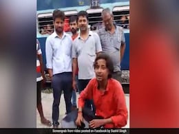 This Man Was Filmed Singing At A Railway Station. Millions Are Listening This Man Was Filmed Singing At A Railway Station. Millions Are Listening