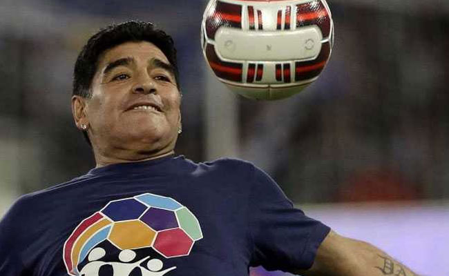 महान फुटबॉलर डिएगो माराडोना को मानद नागरिकता मामले में सफाई देने के लिए खानी पड़ी मां की कसम...