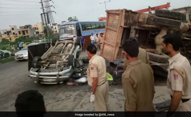 5 Killed, 4 Injured After Their Car Collides With A Dumper In Delhi