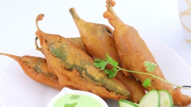 Chicken Stuffed Green Chilli Pakoda