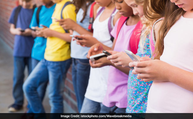 France Seeks To Send 'Signal' With Mobile Phone Ban In Schools