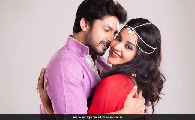 कुछ ऐसी थी मजूबरी कि शादी के 6 महीनों बाद हनीमून पर निकला टीवी कपल, देखें Photos कुछ ऐसी थी मजूबरी कि शादी के 6 महीनों बाद हनीमून पर निकला टीवी कपल, देखें Photos