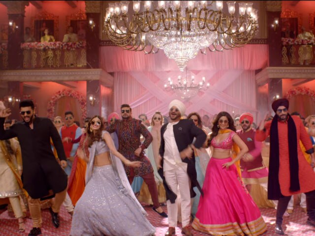 The Entire Cast Does Some Bhangra In Mubarakan's Goggle Song! The Entire Cast Does Some Bhangra In Mubarakan's Goggle Song!
