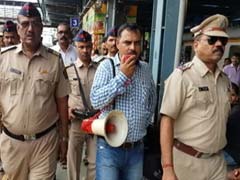 मुंबई : बैग सामने लटकाएं पीछे नहीं, लोकल ट्रेन और स्टेशन पर चोरी से बचने के लिए पुलिस की सलाह