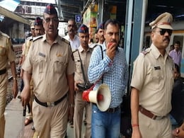 मुंबई : बैग सामने लटकाएं पीछे नहीं, लोकल ट्रेन और स्टेशन पर चोरी से बचने के लिए पुलिस की सलाह मुंबई : बैग सामने लटकाएं पीछे नहीं, लोकल ट्रेन और स्टेशन पर चोरी से बचने के लिए पुलिस की सलाह