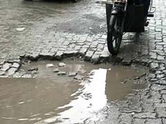 मुंबई : हर साल करोड़ों का खर्चा फिर भी सड़कों पर गड्ढे ही गड्ढे, BMC-पीडब्ल्यूडी ने एक-दूसरे पर फोड़ा ठीकरा