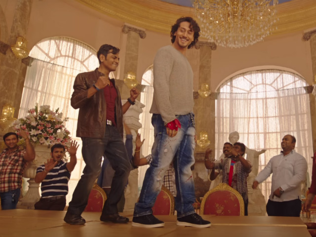 <I>Munna Michael</I> Song: Tiger Shroff's <I>Swag</i> Rubbed Off On Nawazuddin Siddiqui