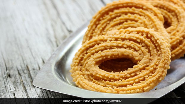 Chaklis, Chiwda to Bhakarwadi What Goes Into Making the Perfect  Maharashtrian Faral For Diwali - NDTV Food