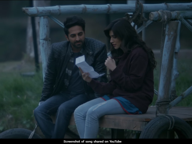 <I>Bareilly Ki Barfi</i> Song <I>Nazm Nazm</i>: Ayushmann Khurrana, Kriti Sanon's Romance In Love Letters