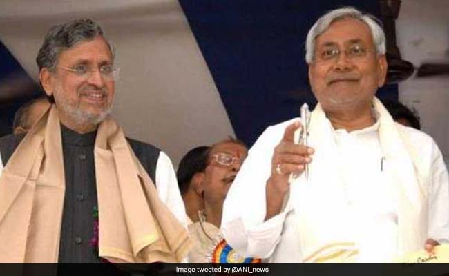 नीतीश कुमार के शपथग्रहण पर तीखी प्रतिक्रियाएं : राहुल गांधी ने कहा- स्वार्थ है यह, अखिलेश यादव ने ली चुटकी