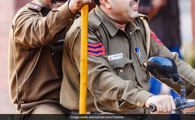 Cops Find Bag Containing Rs 3.25 Lakh In Jammu, Return It To Rightful Owner
