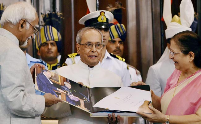 इस भव्य इमारत से खट्टी-मीठी यादों के साथ जा रहा हूं : विदाई समारोह में बोले राष्ट्रपति प्रणब मुखर्जी, 10 खास बातें