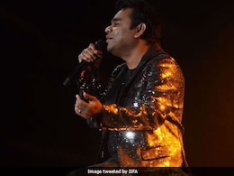 IIFA Awards 2017: A R Rahman Sings <i>Urvasi</i> In Tamil, Audience Chants 'Once More' IIFA Awards 2017: A R Rahman Sings <i>Urvasi</i> In Tamil, Audience Chants 'Once More'