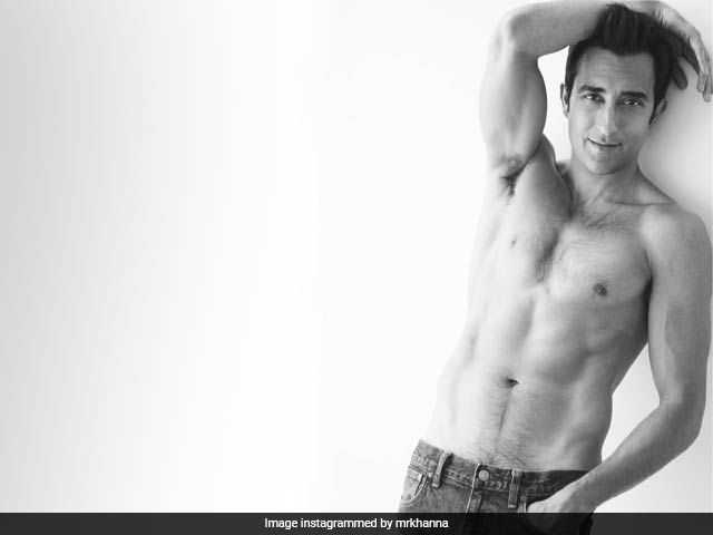 Dear Rahul Khanna, The Comments On Your Pic Need A Cold Shower