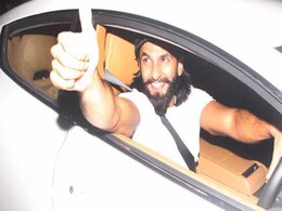 बर्थडे पर रणवीर सिंह ने खुद को गिफ्ट की 'इतनी' महंगी कार, दीपिका पादुकोण को बैठाकर खूब घूमाया बर्थडे पर रणवीर सिंह ने खुद को गिफ्ट की 'इतनी' महंगी कार, दीपिका पादुकोण को बैठाकर खूब घूमाया