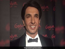 सोशल मीडिया पर उड़ी रणवीर सिंह के वैक्स स्टैच्यू की खिल्ली, फैन्स बोले एक्टर जैसा तो बिल्कुल नहीं लगता! सोशल मीडिया पर उड़ी रणवीर सिंह के वैक्स स्टैच्यू की खिल्ली, फैन्स बोले एक्टर जैसा तो बिल्कुल नहीं लगता!